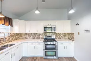 16039 Surrey Woods Dr, Friendswood, TX 77546 - Photo 5