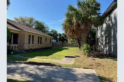 1723 M 1/2 Avenue, Galveston, TX 77550 - Photo 9