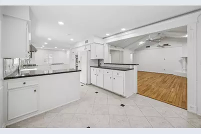 10103 Pine Forest Road, Houston, TX 77042 - Photo 17