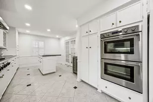 10103 Pine Forest Rd, Houston, TX 77042 - Photo 15