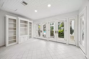 10103 Pine Forest Rd, Houston, TX 77042 - Photo 11