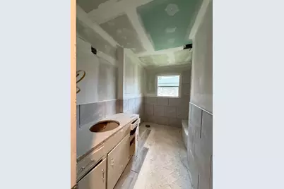 8806 Glenloch Drive, Houston, TX 77061 - Photo 19
