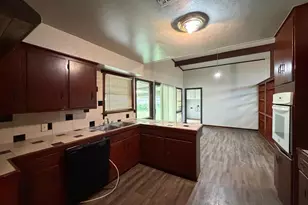 8806 Glenloch Dr, Houston, TX 77061 - Photo 7