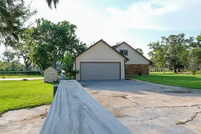 108 Otter Trail, Lake Jackson, TX 77566 - Photo 3