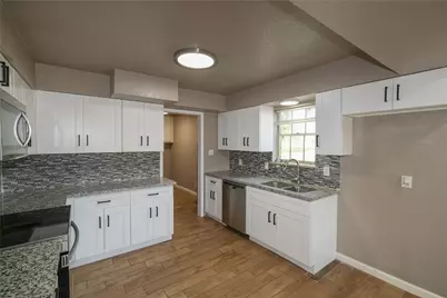 108 Otter Trail, Lake Jackson, TX 77566 - Photo 7