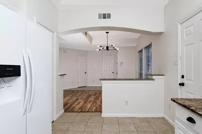 35 S Avonlea Circle, The Woodlands, TX 77382 - Photo 9