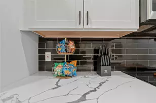 5202 Northridge Dr, Houston, TX 77033 - Photo 7