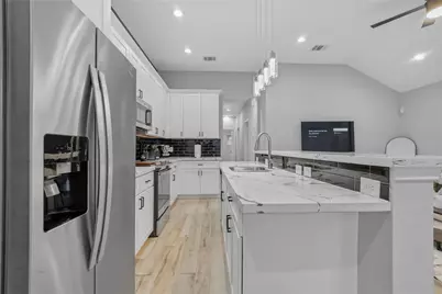 5202 Northridge Drive #A/B, Houston, TX 77033 - Photo 3
