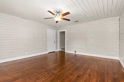 409 E Austin Street, Bellville, TX 77418 - Photo 3