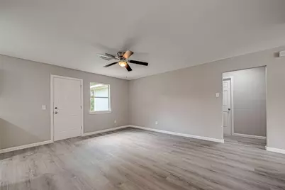 8619 Valley Meadow Drive, Houston, TX 77078 - Photo 15