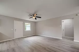 8619 Valley Meadow Dr, Houston, TX 77078 - Photo 15