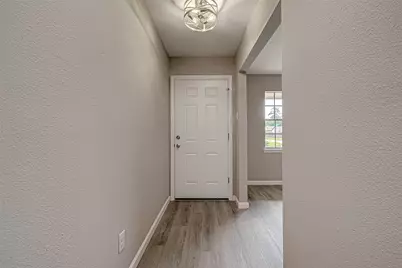 8619 Valley Meadow Drive, Houston, TX 77078 - Photo 9
