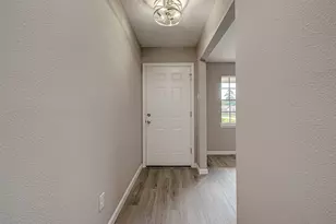 8619 Valley Meadow Dr, Houston, TX 77078 - Photo 9
