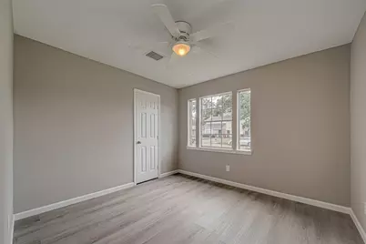 8619 Valley Meadow Drive, Houston, TX 77078 - Photo 25