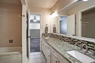 1807 Saxony Ln, Houston, TX 77058 - Photo 5