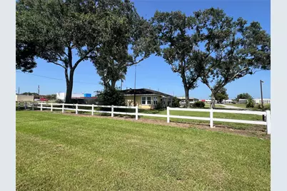 1515 N Mechanic Street, El Campo, TX 77437 - Photo 3