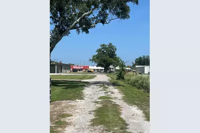 1515 N Mechanic Street, El Campo, TX 77437 - Photo 5