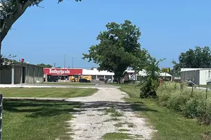 1515 N Mechanic St, El Campo, TX 77437 - Photo 5