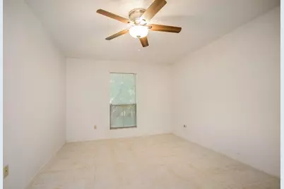 1516 Bay Area Boulevard #L6, Houston, TX 77058 - Photo 13