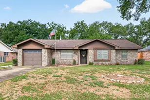 821 Bernard Ave, Rosenberg, TX 77471 - Photo 1