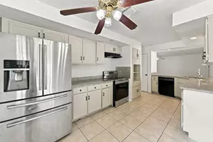 6910 Indian Falls Dr, Houston, TX 77489 - Photo 3