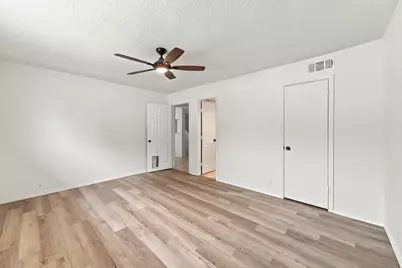 6910 Indian Falls Drive, Houston, TX 77489 - Photo 25