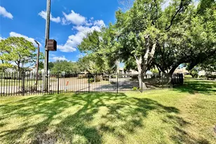 10555 Turtlewood Ct, Houston, TX 77072 - Photo 3