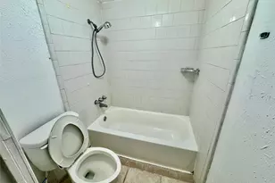 10555 Turtlewood Ct, Houston, TX 77072 - Photo 9