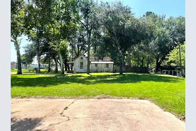 6211 Gresham Street, Wallis, TX 77485 - Photo 5