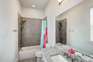2616 Madeline Grove Dr, Houston, TX 77008 - Photo 17