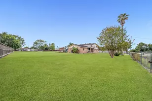5902 Martha Ln, Houston, TX 77396 - Photo 3