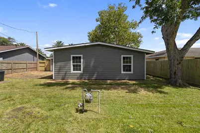 2213 17th Avenue N, Texas City, TX 77590 - Photo 25