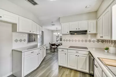 7522 Deep Forest Drive, Houston, TX 77088 - Photo 15