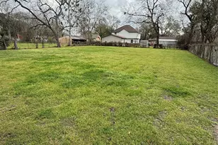 208 E State St, Eagle Lake, TX 77434 - Photo 3