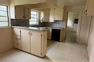 208 E State St, Eagle Lake, TX 77434 - Photo 7