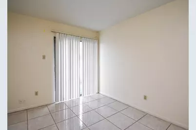 2818 S Bartell Drive S #6, Houston, TX 77054 - Photo 17