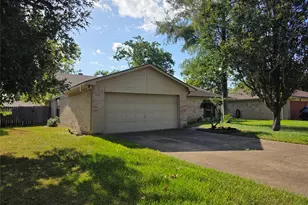 16722 Ribbonridge Dr, Sugar Land, TX 77498 - Photo 3
