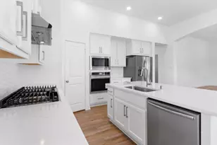 10227 Van Gogh Ct, Iowa Colony, TX 77583 - Photo 7