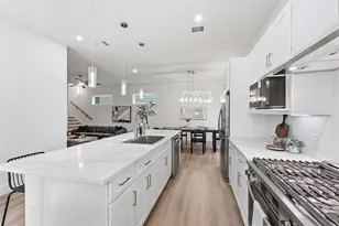 1420 W 34th 1/2 St, Houston, TX 77018 - Photo 5