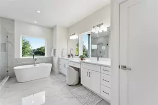 1420 W 34th 1/2 St, Houston, TX 77018 - Photo 13