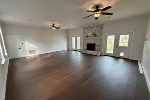 419 E Peach St, Angleton, TX 77515 - Photo 19