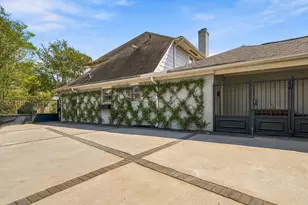 11131 Holly Springs Dr, Houston, TX 77042 - Photo 47