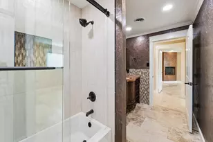37 Champions Colony E, Houston, TX 77069 - Photo 15