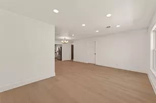 3209 McCrarey Dr, Houston, TX 77088 - Photo 9