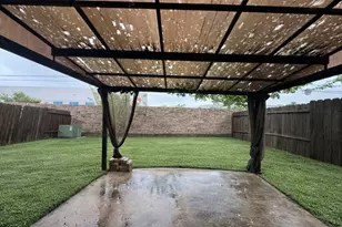 10827 Windfern Lakes St, Houston, TX 77064 - Photo 17