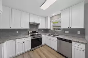 11746 Apple Bough Cir, Houston, TX 77067 - Photo 9