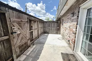 9031 Gaylord St, Houston, TX 77024 - Photo 17
