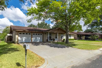 205 Klesel Street, Schulenburg, TX 78956 - Photo 3