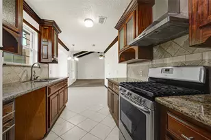 414 E Lambuth Ln, Deer Park, TX 77536 - Photo 9