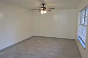 408 E Coombs St, Alvin, TX 77511 - Photo 7